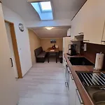 Paar *